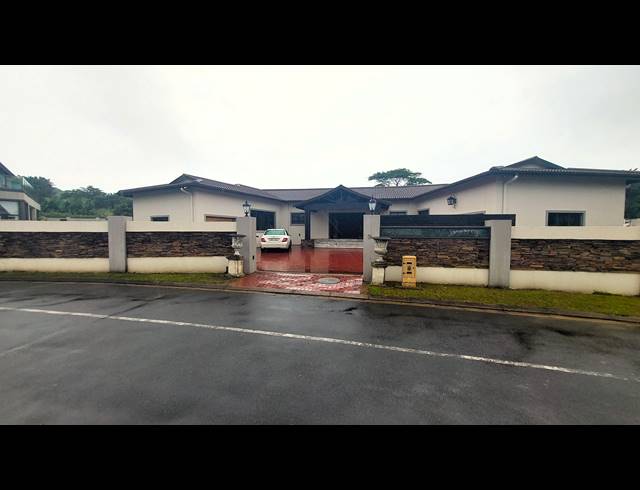 3 BEDROOM TOWNHOUSE FOR SALE IN SHELLY BEACH